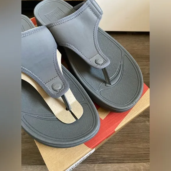 FitFlop men's trakk II leather Toe-Post Sandals Pewter Gray 13 New with box