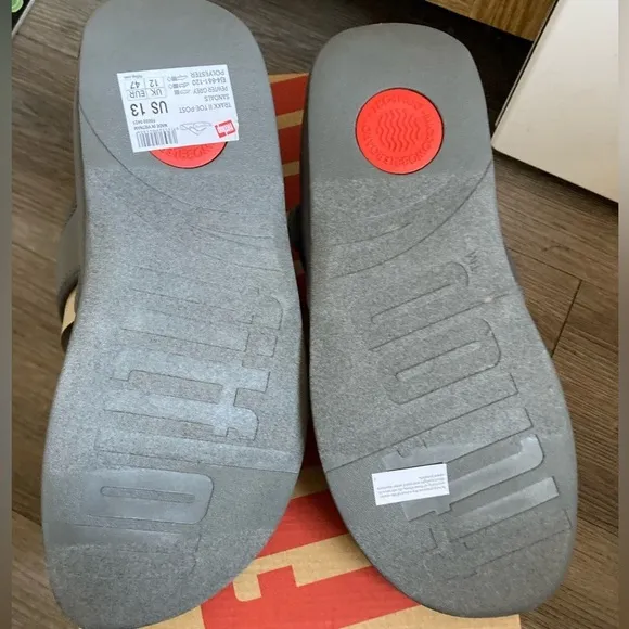 FitFlop men's trakk II leather Toe-Post Sandals Pewter Gray 13 New with box
