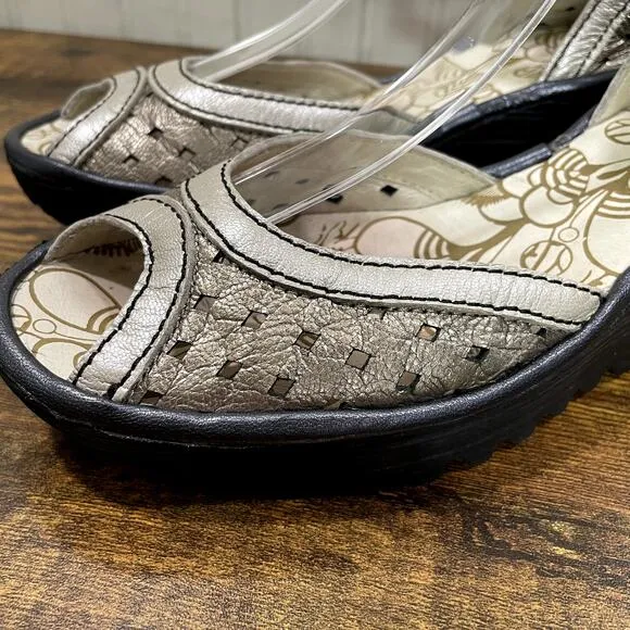 Fly London EU 38 US 7.5-8 Sandals Ydel Wedge Heel Platform Silver Borgogna