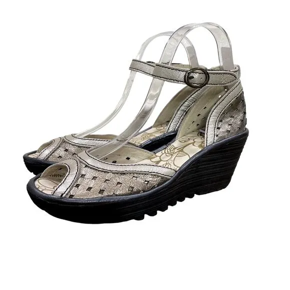 Fly London EU 38 US 7.5-8 Sandals Ydel Wedge Heel Platform Silver Borgogna