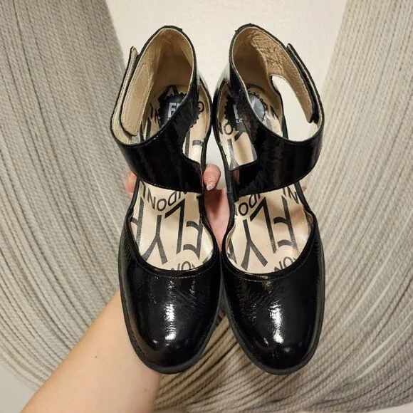 Fly London Piat Black Patent Leather Sandals Sz 41 (US-10.5)