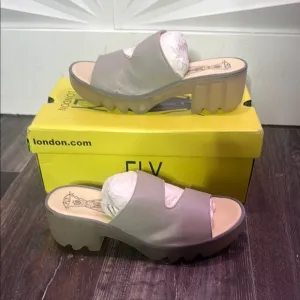 Fly London Tech 493 Fly heeled sandals in silver sz 10.5-11