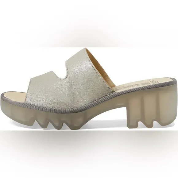 Fly London Tech 493 Fly heeled sandals in silver sz 10.5-11