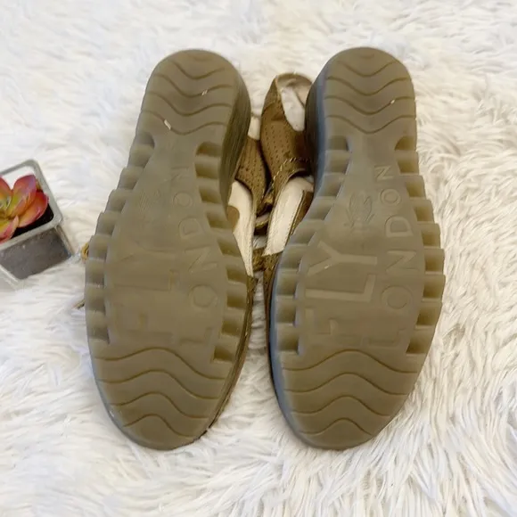 Fly London Yuta Cupid’s Khaki Suede Platform wedge tie sandals women size EU 40