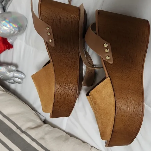 Forward Wedge by Seychelles
