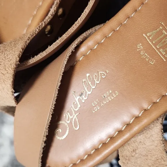 Forward Wedge by Seychelles