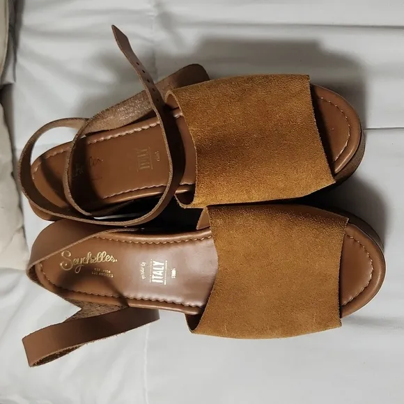 Forward Wedge by Seychelles