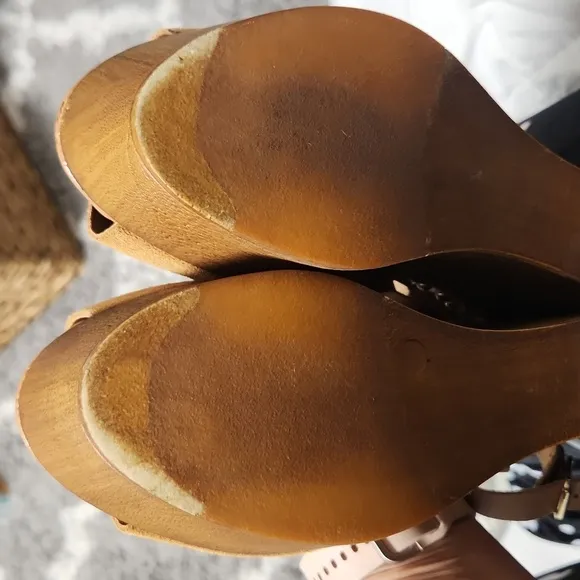 Forward Wedge by Seychelles