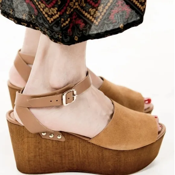 Forward Wedge by Seychelles