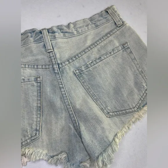 Free People blue Light Wash Distressed Denim Shorts with Lace Hem Versatile 26