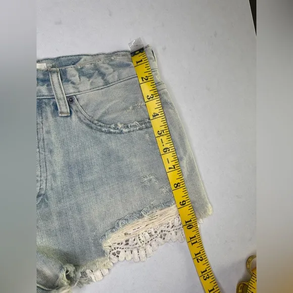 Free People blue Light Wash Distressed Denim Shorts with Lace Hem Versatile 26