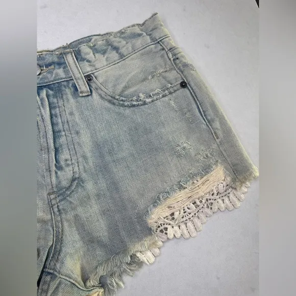 Free People blue Light Wash Distressed Denim Shorts with Lace Hem Versatile 26