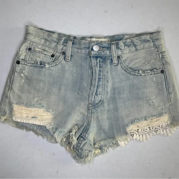 Free People blue Light Wash Distressed Denim Shorts with Lace Hem Versatile 26