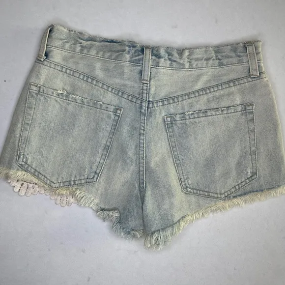 Free People blue Light Wash Distressed Denim Shorts with Lace Hem Versatile 26