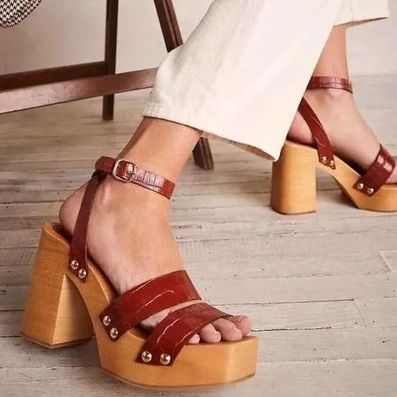 Free People Mallory Platform Clog Heeled Sandals in Croc Embossed Brown - 6.5