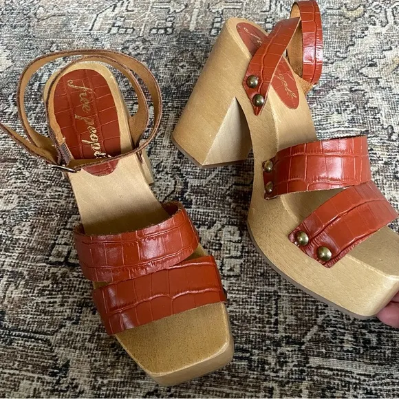 Free People Mallory Platform Clog Heeled Sandals in Croc Embossed Brown - 6.5