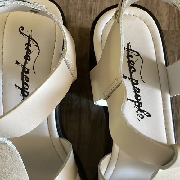 Free People NWOT off white &amp; black pacific platform fisherman sandal