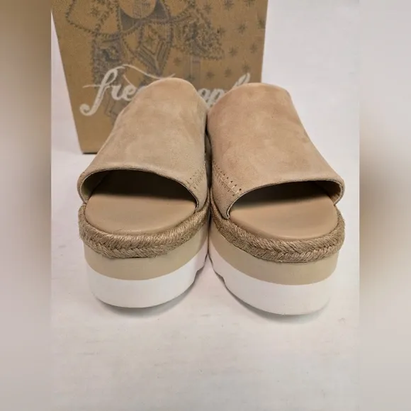 Free People Santorini Espadrille Sandals Sand &amp; White Woman's Size 9.5 Slip On's