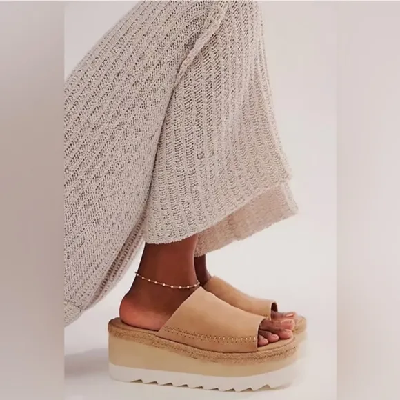 Free People Santorini Espadrille Sandals Sand &amp; White Woman's Size 9.5 Slip On's