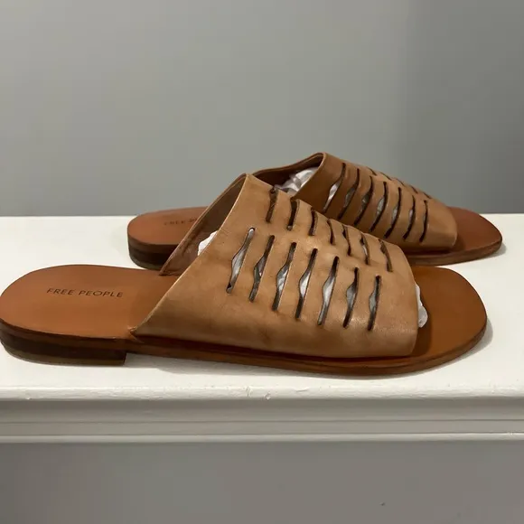 🌻🆕FREE PEOPLE Slice of Sun Sandal in Vachetta-Size 7.5 &amp; 8