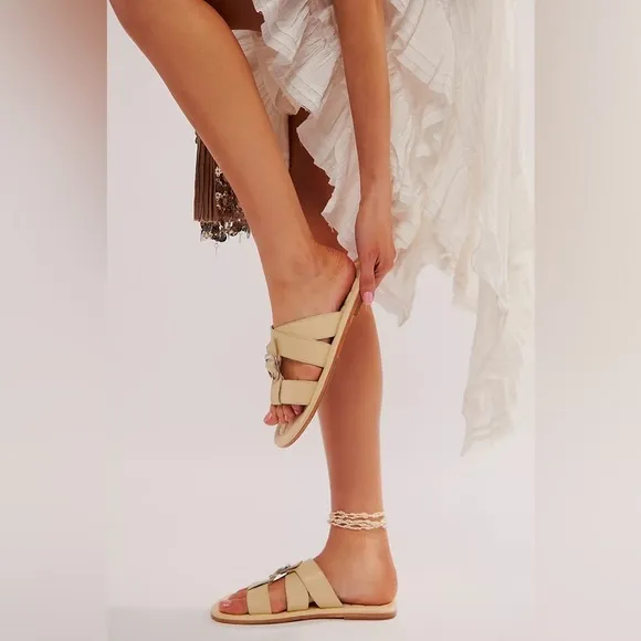 FREE PEOPLE SLOAN BUCKLE SANDALS - BUTTERMILK SIZE 9