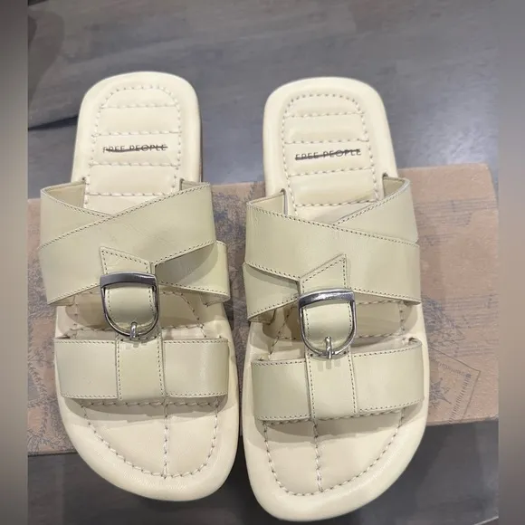 FREE PEOPLE SLOAN BUCKLE SANDALS - BUTTERMILK SIZE 9