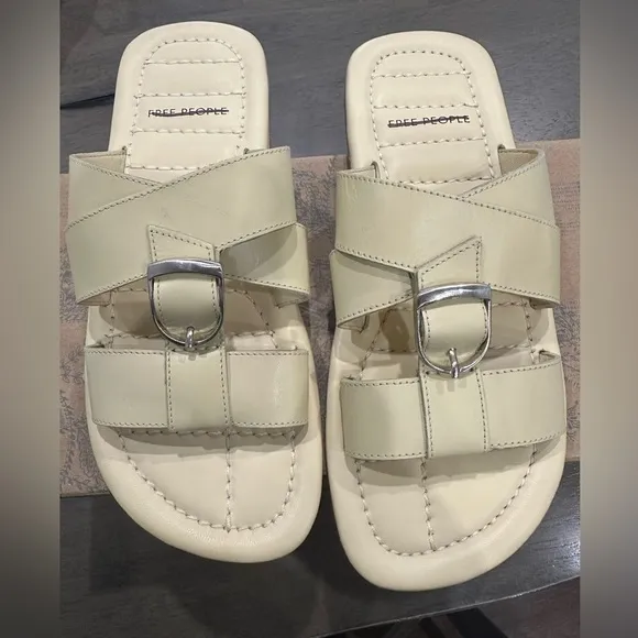 FREE PEOPLE SLOAN BUCKLE SANDALS - BUTTERMILK SIZE 9