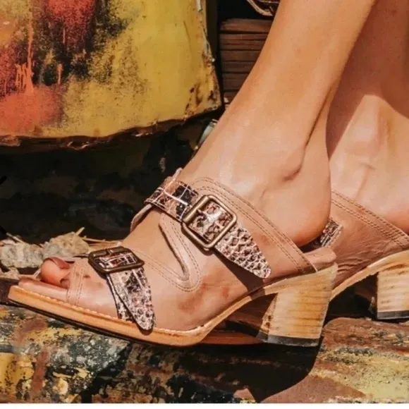 FreeBird Caprice Pink Blush Leather Croco Sandals 8