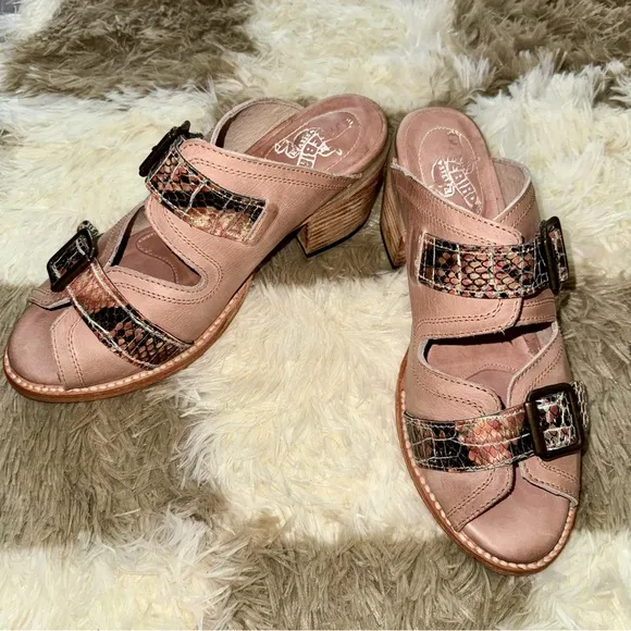 FreeBird Caprice Pink Blush Leather Croco Sandals 8