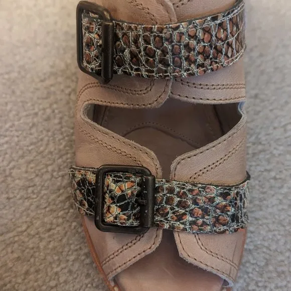 Freebird Caprice sandals Size 9/9.5 Blush Tan with Snakeskin Patterned Straps