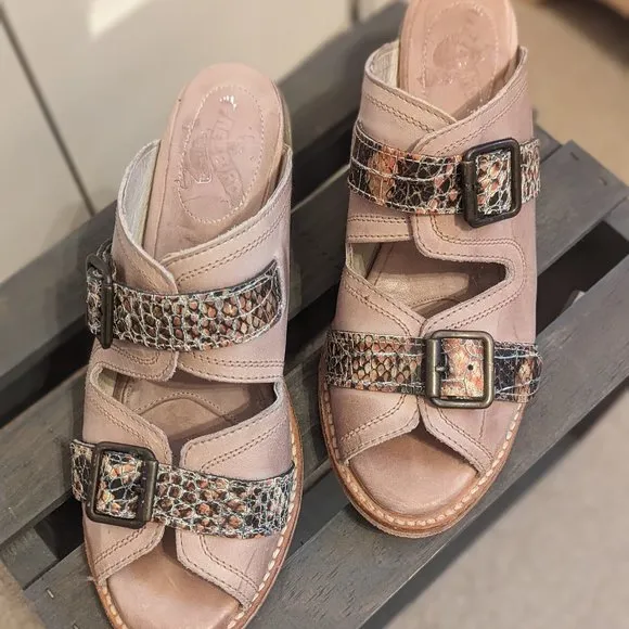 Freebird Caprice sandals Size 9/9.5 Blush Tan with Snakeskin Patterned Straps