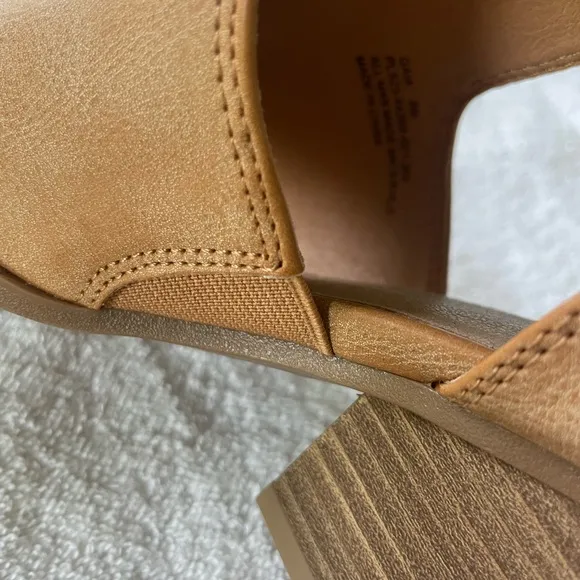 FRYE and Co. NEW  Gaia SANDALS SIZE 8 MEDIUM