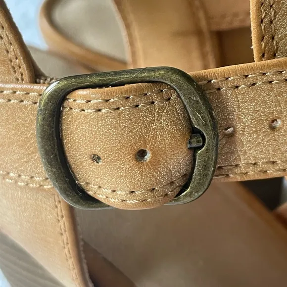 FRYE and Co. NEW  Gaia SANDALS SIZE 8 MEDIUM