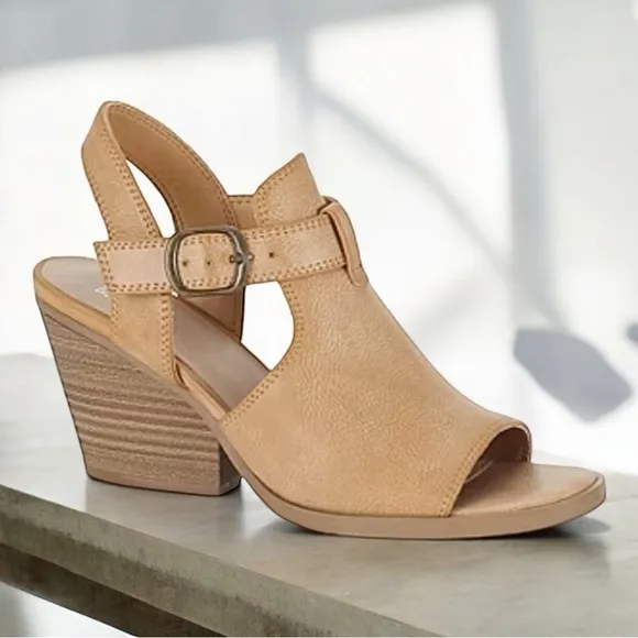 FRYE and Co. NEW  Gaia SANDALS SIZE 8 MEDIUM