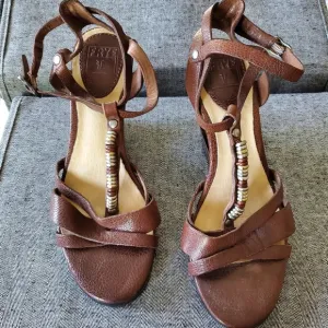 FRYE Annabelle Metal Brown Leather Wedge Sandals Womens Size 6M