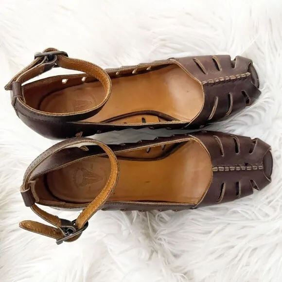 FRYE | Gwen Wedge Sandals Brown Leather Ankle Strap Peep Toe Heels | Size 6