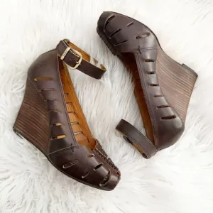 FRYE | Gwen Wedge Sandals Brown Leather Ankle Strap Peep Toe Heels | Size 6