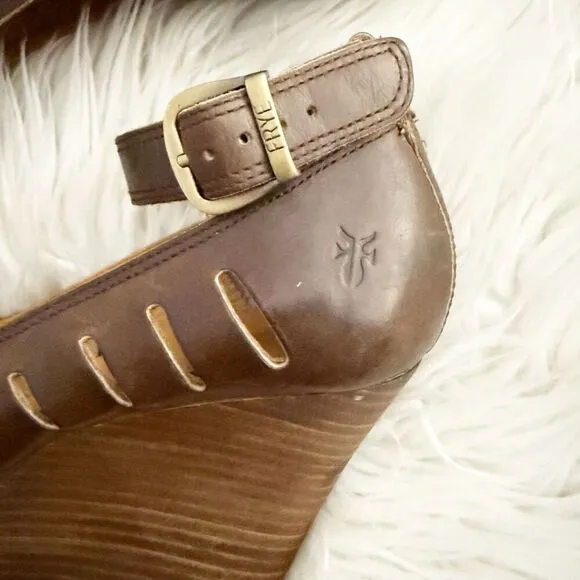 FRYE | Gwen Wedge Sandals Brown Leather Ankle Strap Peep Toe Heels | Size 6
