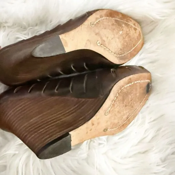 FRYE | Gwen Wedge Sandals Brown Leather Ankle Strap Peep Toe Heels | Size 6