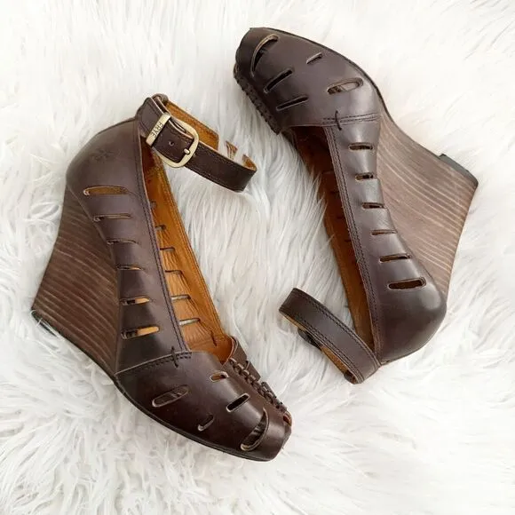 FRYE | Gwen Wedge Sandals Brown Leather Ankle Strap Peep Toe Heels | Size 6