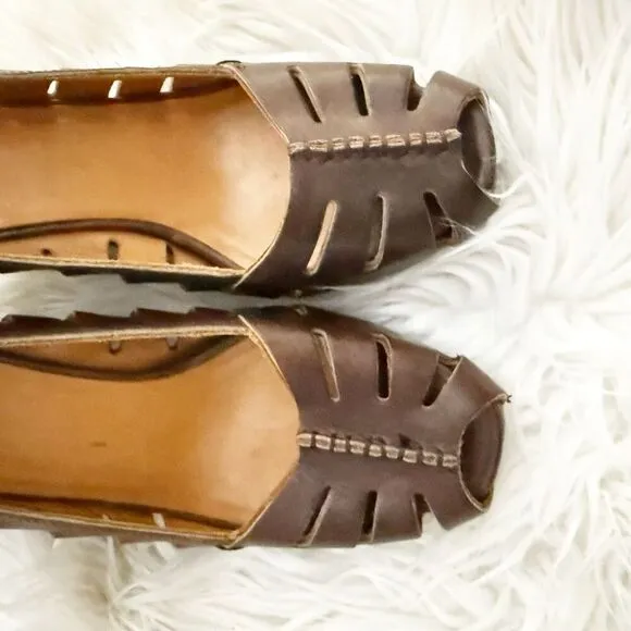 FRYE | Gwen Wedge Sandals Brown Leather Ankle Strap Peep Toe Heels | Size 6