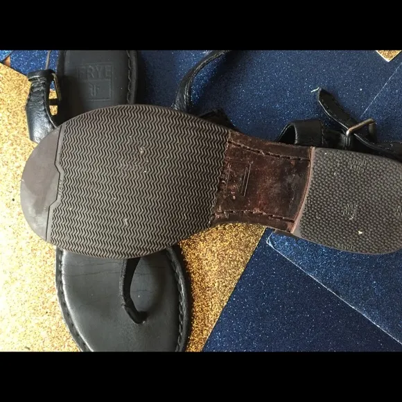 FRYE LEATHER T-STRAP CLASSY GORG BLACK Sandals RARE COMFY BOHO