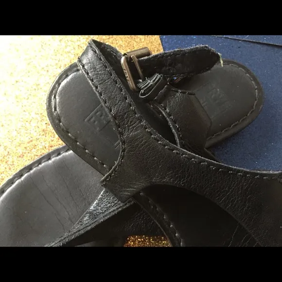 FRYE LEATHER T-STRAP CLASSY GORG BLACK Sandals RARE COMFY BOHO