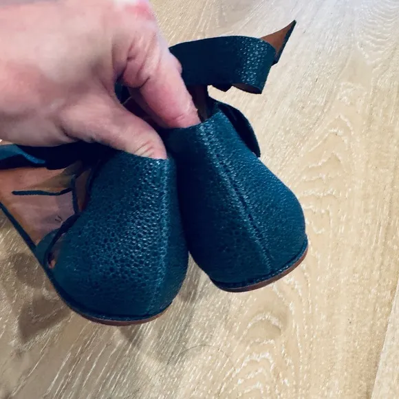 Gentle Soles Navy Textured Leather Sandals w Adjustable Ankle Straps, Size 7.5