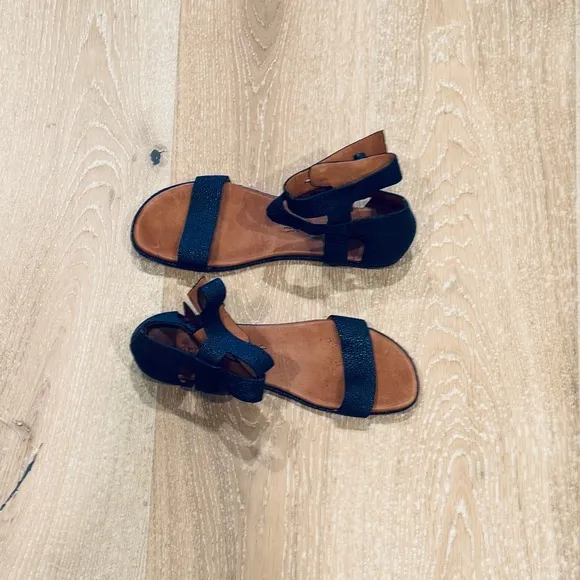 Gentle Soles Navy Textured Leather Sandals w Adjustable Ankle Straps, Size 7.5