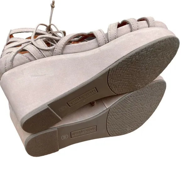 Gentle Souls Kenneth Cole wedge sandals Size 9 strappy Gray comfort Joy