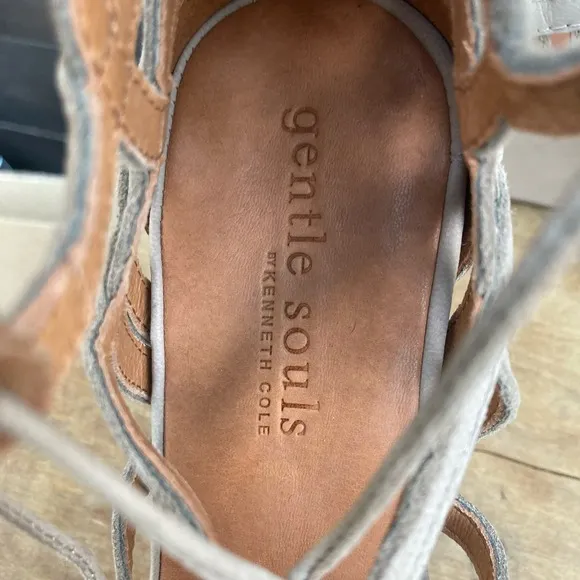 Gentle Souls Kenneth Cole wedge sandals Size 9 strappy Gray comfort Joy