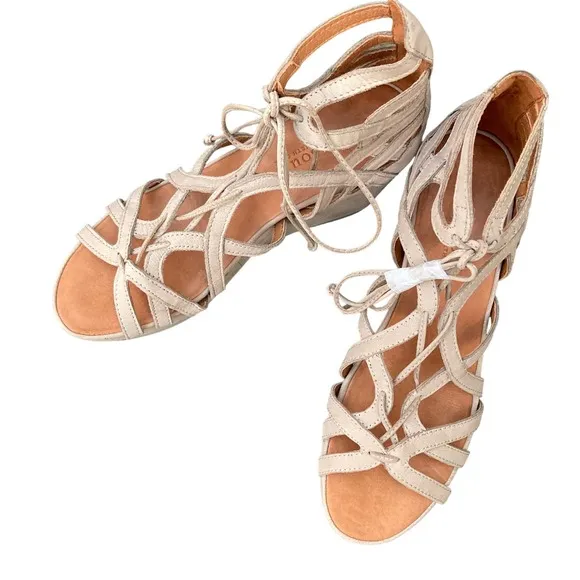 Gentle Souls Kenneth Cole wedge sandals Size 9 strappy Gray comfort Joy
