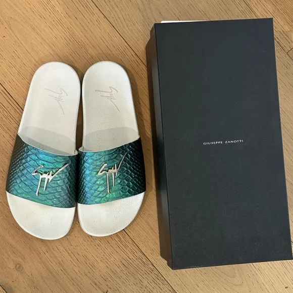 Giuseppe Zanotti Men’s Shenzen Metallic Scales Pool Side Sandals