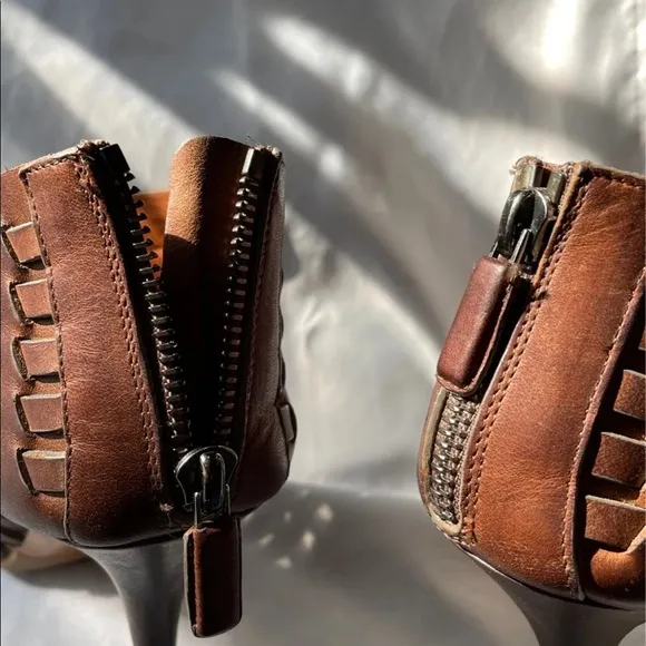 GIVENCHY Brown Leather Sandals size 7